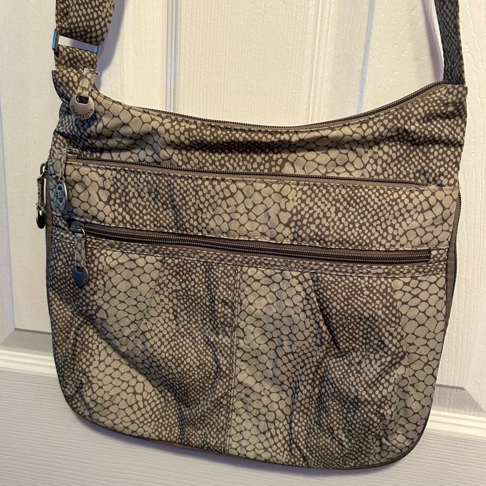 Travelon Snake Pattern Womens Crossbody Bag